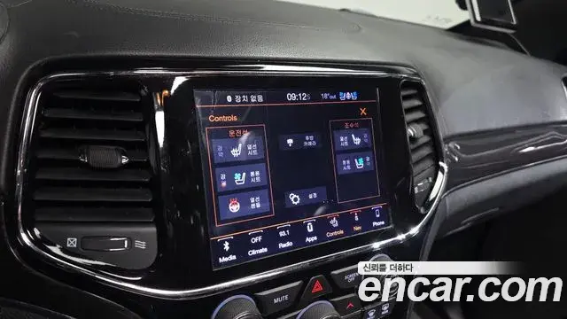 Jeep Grand Cherokee 2019 — Şəkil 15/20