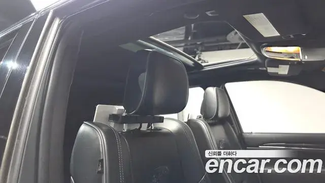 Jeep Grand Cherokee 2019 — Şəkil 16/20