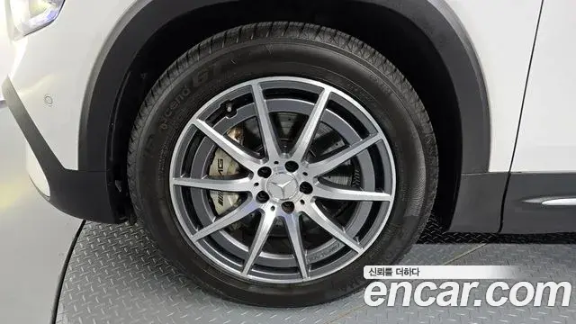 Mercedes-Benz GLB-Class 2021 — Photo 5/20