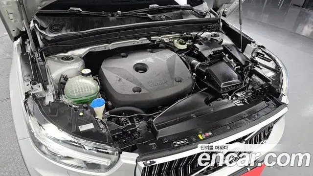 Volvo XC40 2019 — Şəkil 19/20