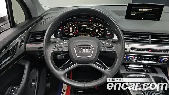 Audi Q7 2019 — ფოტო 7/20