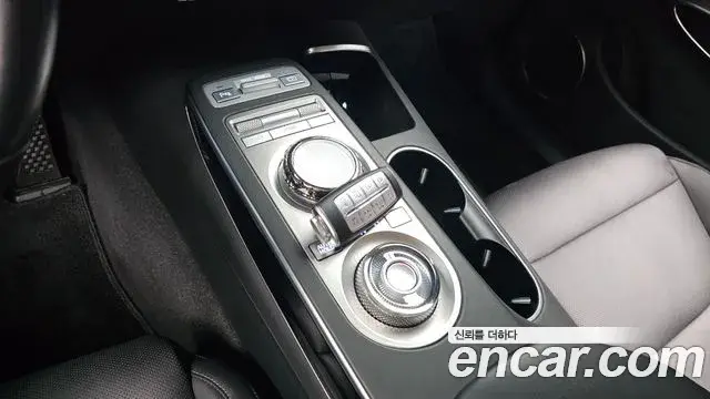 Genesis GV70 2021 — Photo 9/20