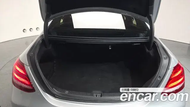 Mercedes-Benz E-Class 2018 — ფოტო 9/20