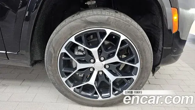Jeep Grand Cherokee 2023 — Photo 5/20