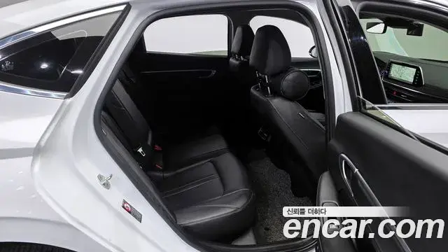 Hyundai Sonata Hybrid 2021 — Photo 15/19