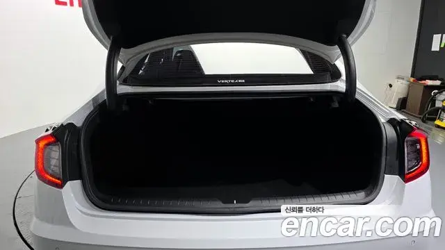Hyundai Sonata Hybrid 2021 — Photo 9/19