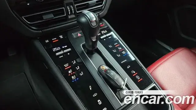Porsche Macan, 2023