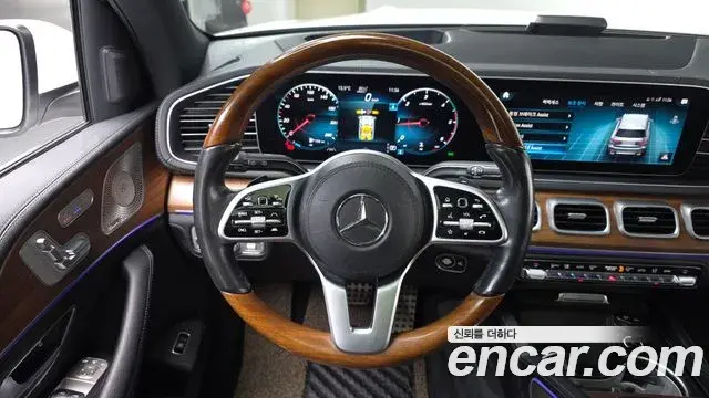 Mercedes-Benz GLS-Class 2021 — Photo 14/20