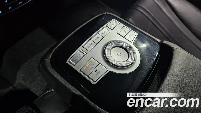 Genesis Electrified G80 2021 — Photo 18/20