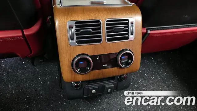 Land Rover Range Rover 2021 — Photo 19/20