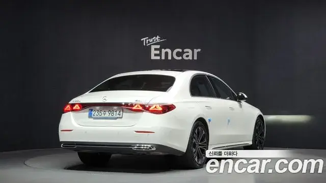 Mercedes-Benz E-Class 2025 — Photo 2/20