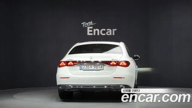 Mercedes-Benz E-Class 2025 — Photo 4/20