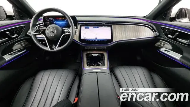 Mercedes-Benz E-Class 2025 — Photo 7/20