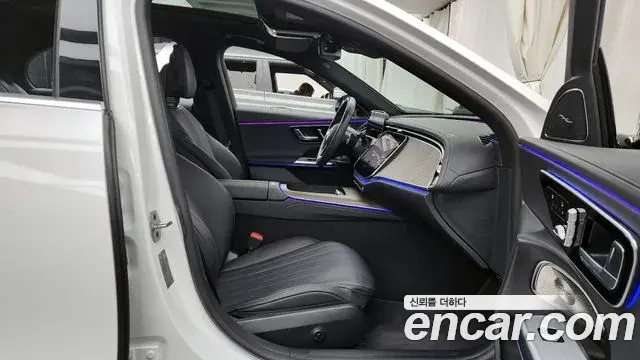 Mercedes-Benz E-Class 2025 — Photo 11/20