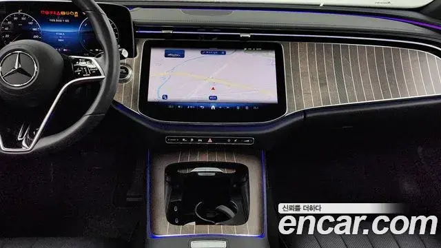 Mercedes-Benz E-Class 2025 — Photo 14/20