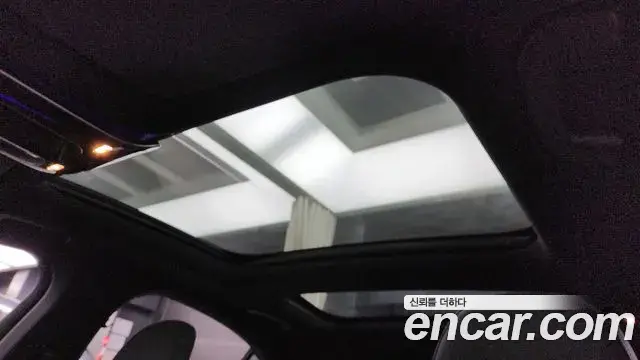 Mercedes-Benz E-Class 2025 — Photo 18/20