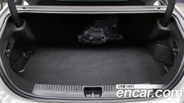 Mercedes-Benz E-Class 2025 — Photo 20/20