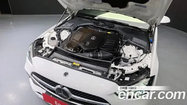 Mercedes-Benz C-Class 2022 — Photo 6/20