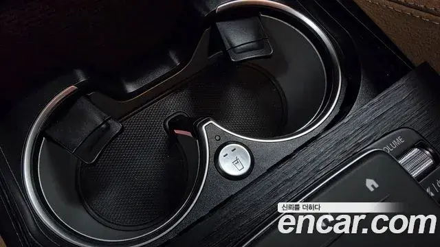 Mercedes-Benz GLE-Class 2025 — Photo 10/20