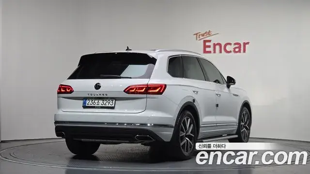 Volkswagen Touareg 2023 — Photo 2/20