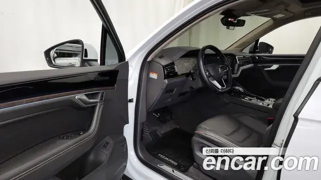 Volkswagen Touareg 2023 — Photo 10/20