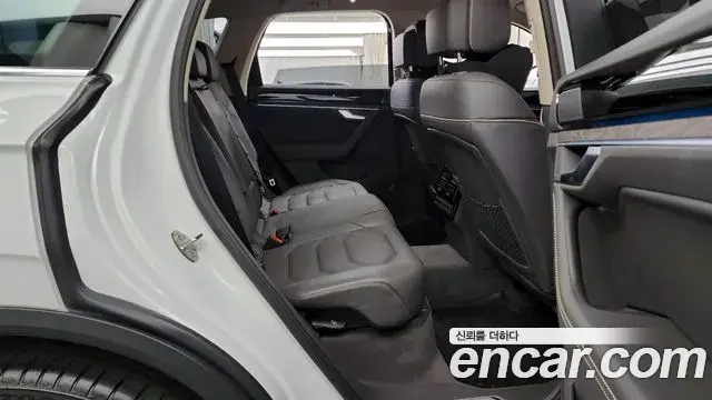 Volkswagen Touareg 2023 — Photo 12/20