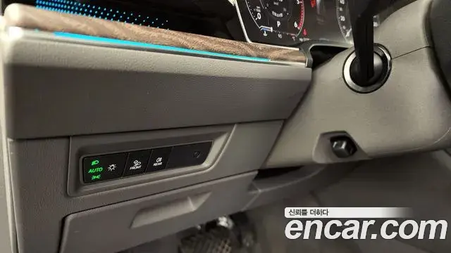 Volkswagen Touareg 2023 — Photo 16/20