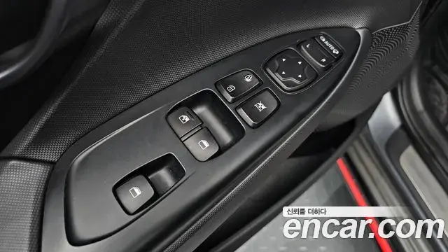 Hyundai Veloster 2018 — ფოტო 19/20