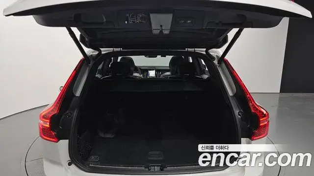 Volvo XC60 2021 — Photo 20/20