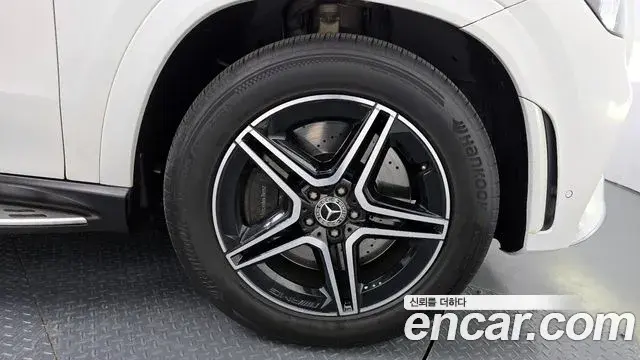 Mercedes-Benz GLE-Class 2021 — Photo 4/20