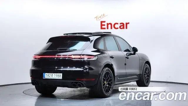 Porsche Macan 2021 — Фото 2/20