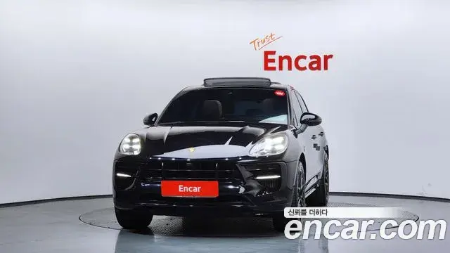 Porsche Macan 2021 — Фото 3/20