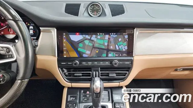 Porsche Macan 2021 — Фото 14/20