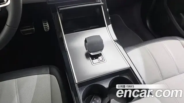 Land Rover Range Rover Evoque 2025 — Photo 6/20