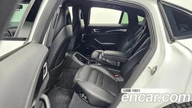 Porsche Panamera 2020 — Photo 11/20