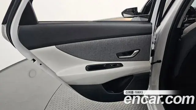 Hyundai The New Avante Hybrid 2021 — Photo 30/34