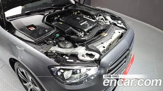 Mercedes-Benz E-Class 2021 — Photo 6/20