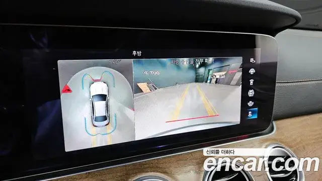 Mercedes-Benz E-Class 2021 — Photo 14/20