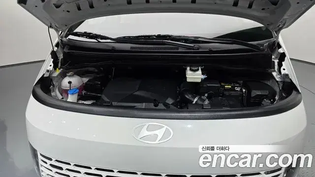 Hyundai Staria 2024 — Photo 6/20