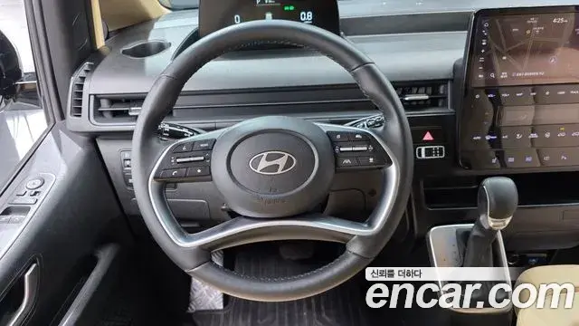 Hyundai Staria 2024 — Photo 13/20