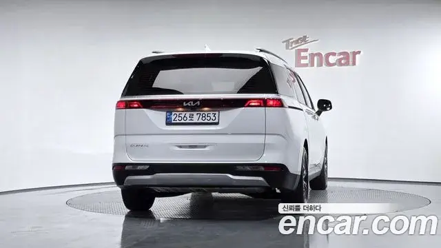 Kia Carnival 2023 — Photo 4/20