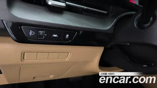 Kia Carnival 2023 — Photo 17/20