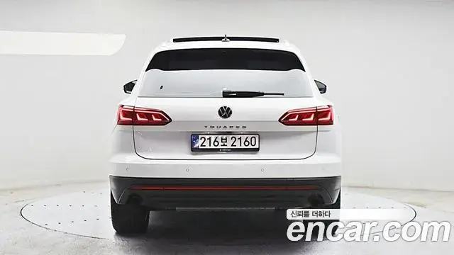 Volkswagen Touareg 2023 — ფოტო 10/20