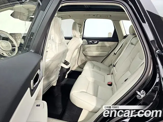 Volvo XC60 2026 — Photo 8/20