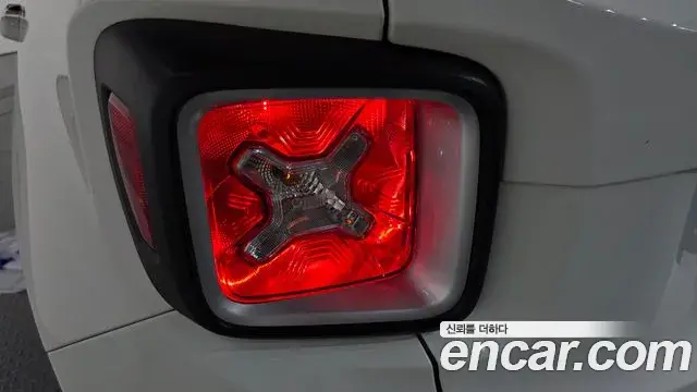 Jeep Renegade 2018 — Şəkil 6/31