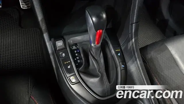 Hyundai Veloster 2019 — Şəkil 23/30