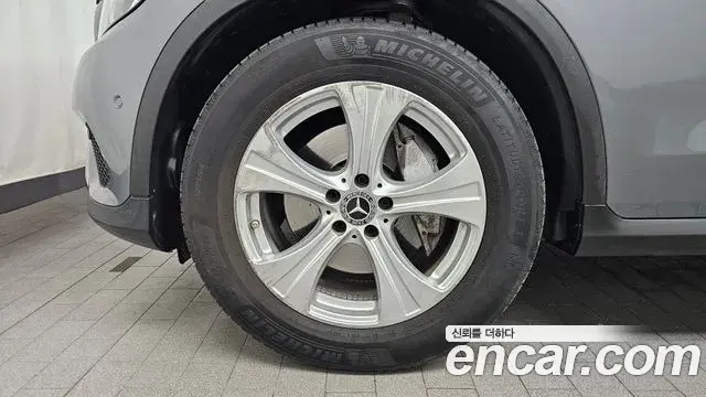 Mercedes-Benz GLC-Class 2018 — ფოტო 24/31