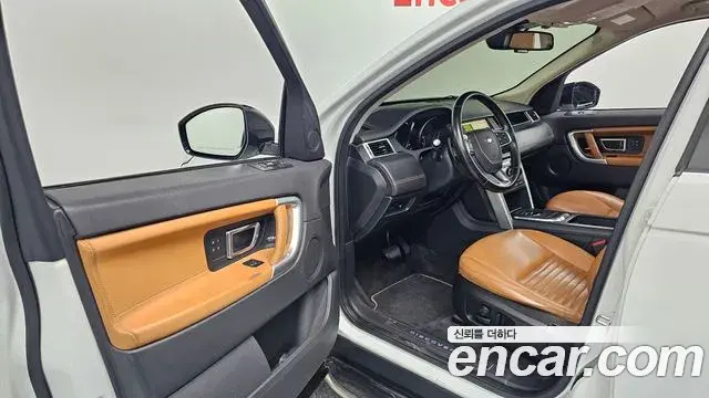 Land Rover Discovery Sport 2018 — Фото 9/20