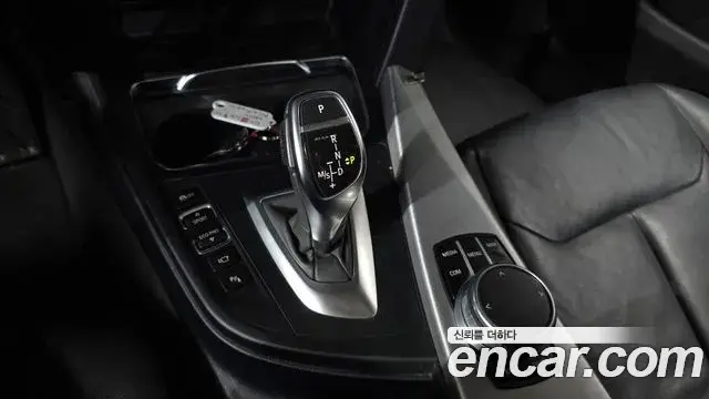 BMW 4 Series 2018 — ფოტო 13/35