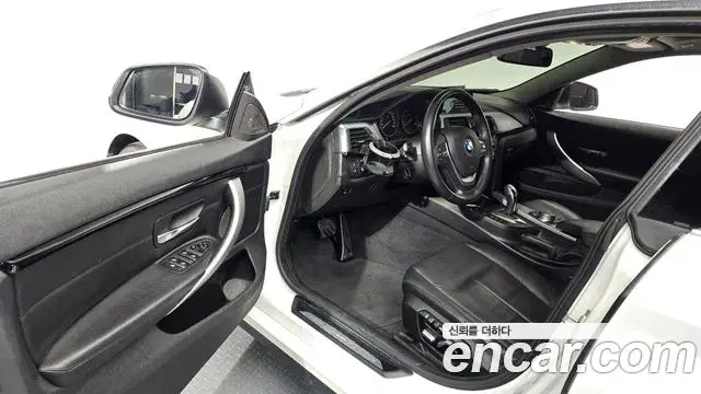 BMW 4 Series 2018 — ფოტო 18/35